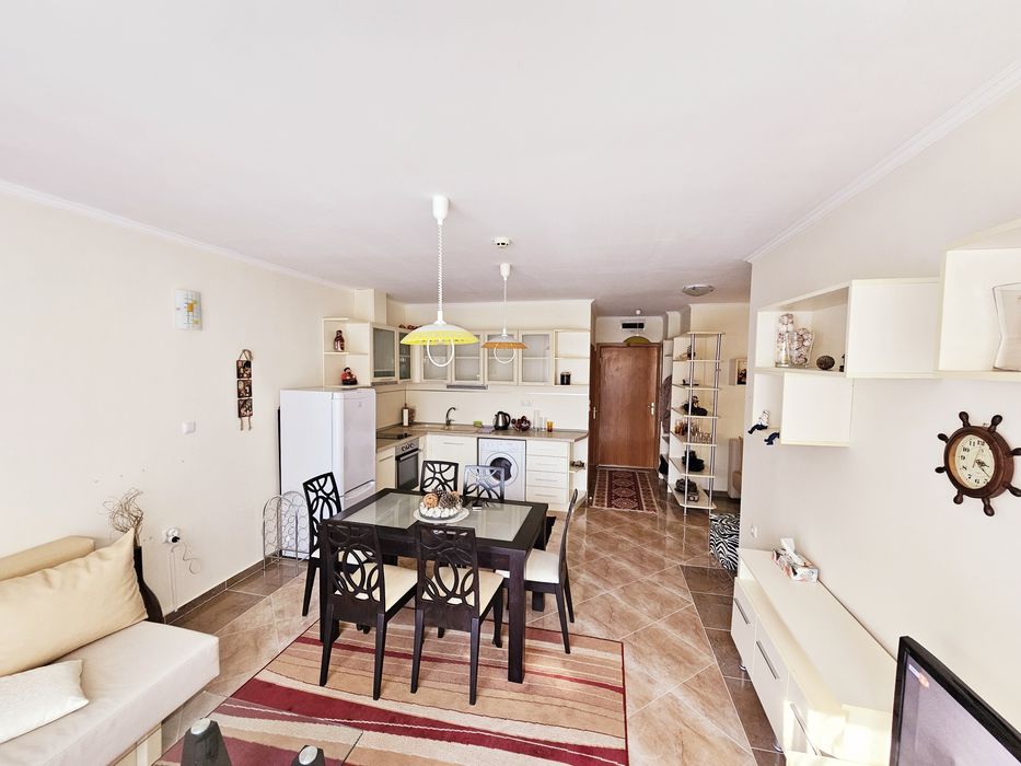 Дава се под наем Тристаен апартамент в к.к. Златни пясъци - 70 кв.м за 612 € - Снимка #2