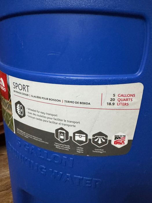 Продам американский термобокс igloo