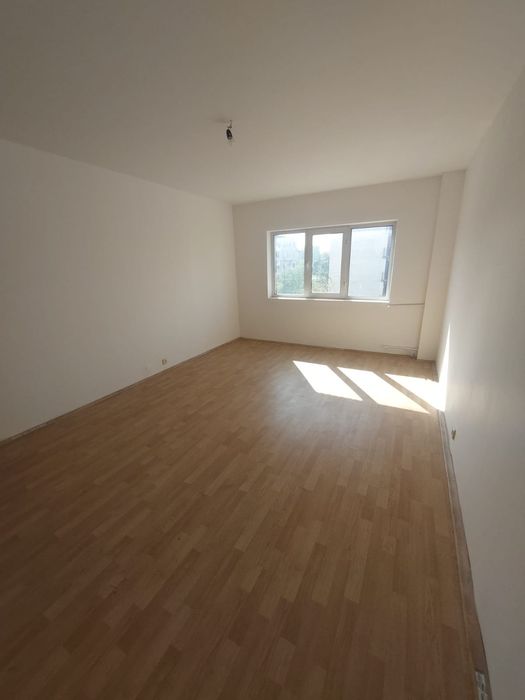 Vand apartament micro 12