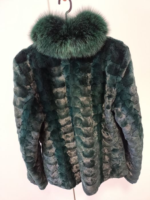 Haină din blană naturală de vizon / nurcă și guler din blană de vulpe