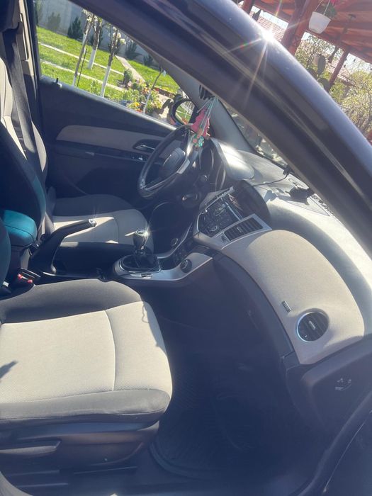 Chevrolet Cruze 1.8 benzina 141 cp an fabricatie 2011