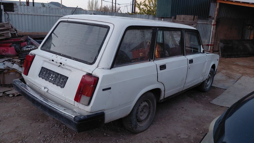 Жигули сатылады  2104