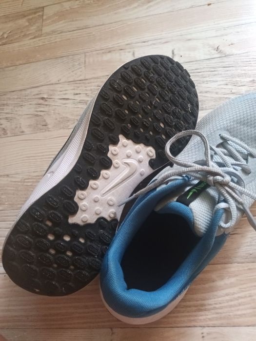 Маратонки Nike Revolution 7. Номер 42