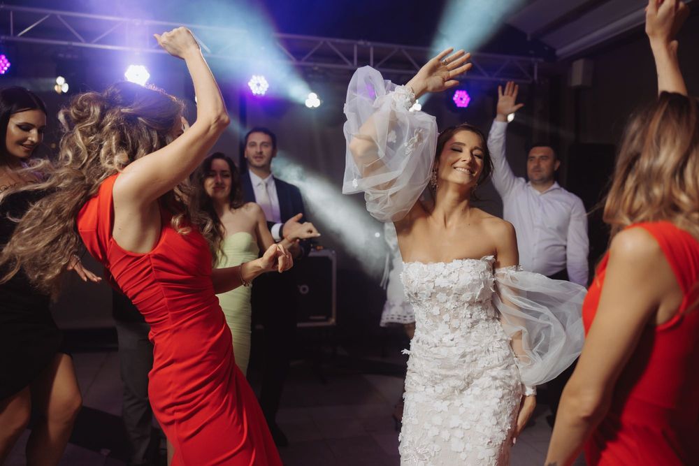 DJ pentru Nunți, Botezuri și Evenimente Private | Sunet & Lumini