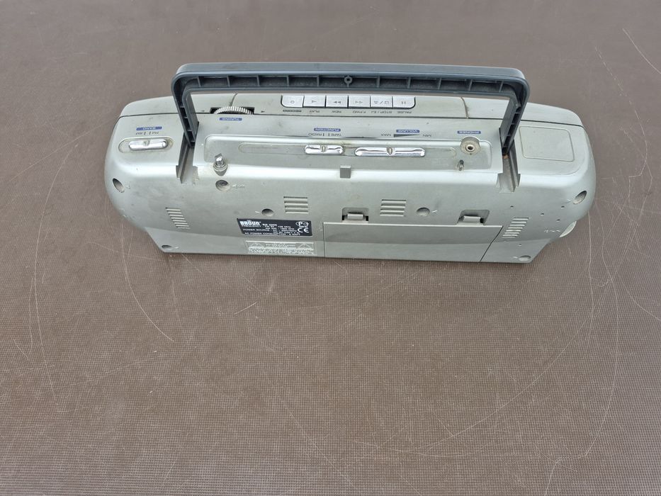 Vând Radio Casetofon BROUN  model ,fabricat made in  UK