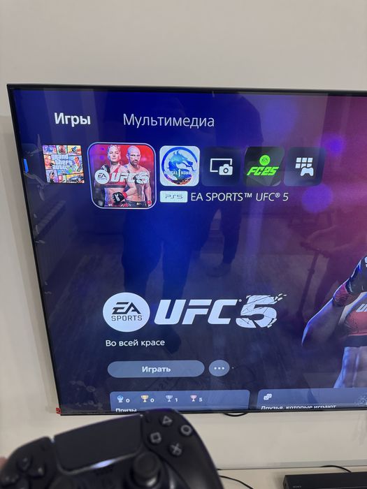 PS5 в идеальном состоянии.
