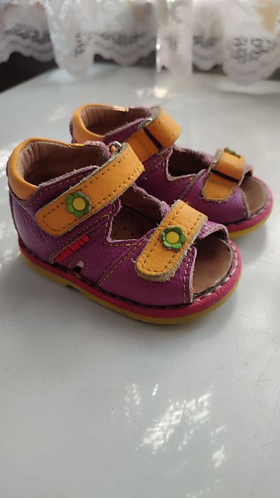 Сандали           .