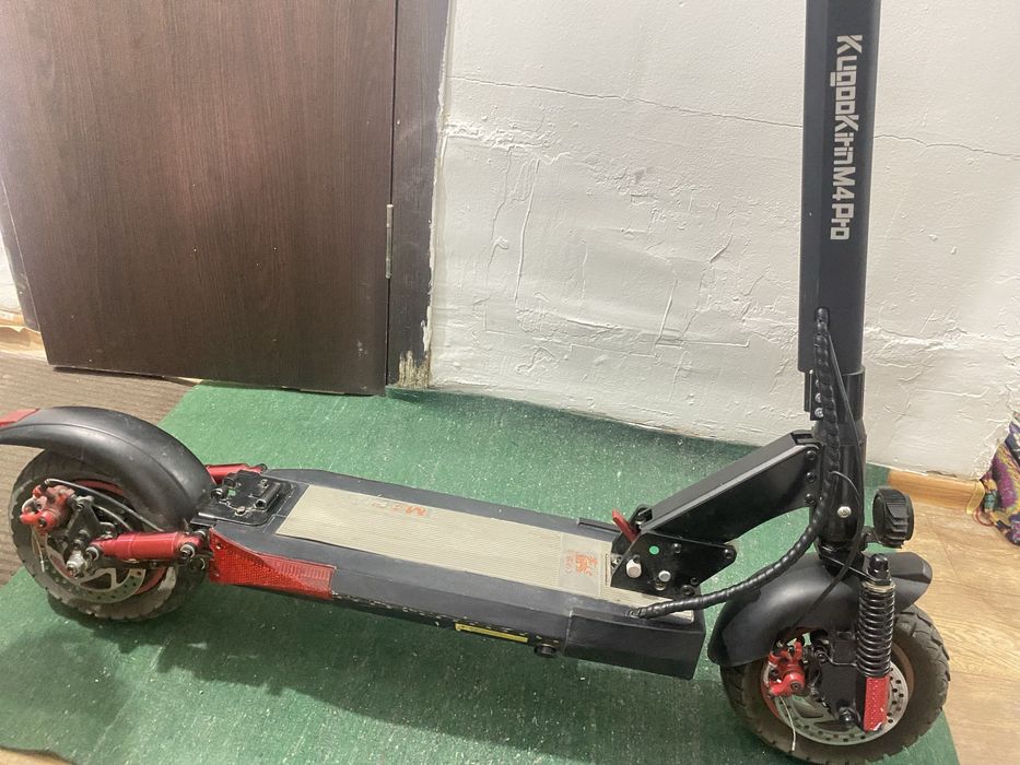 Продам электросамокат Kugo M4 pro