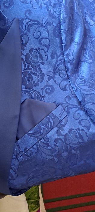 Продам  Муж  костюм  52  размер