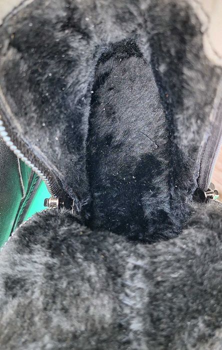 Продам зимние женские ботинки