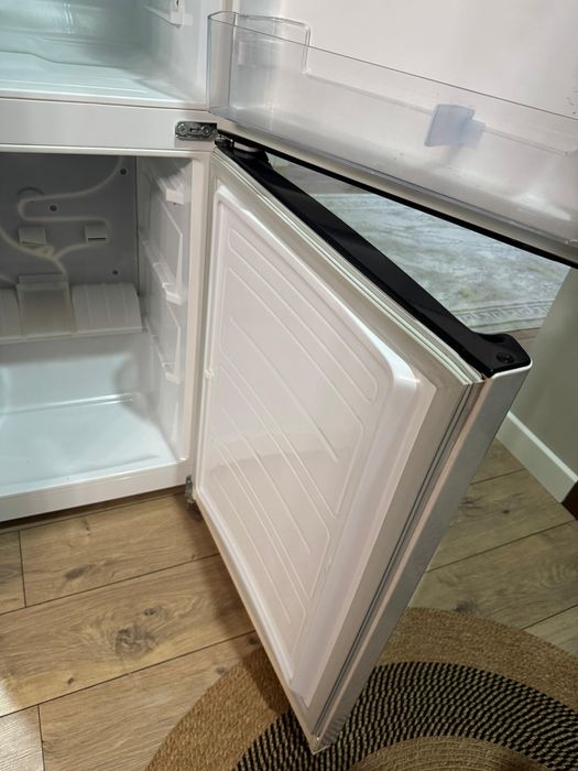 продается холодильник