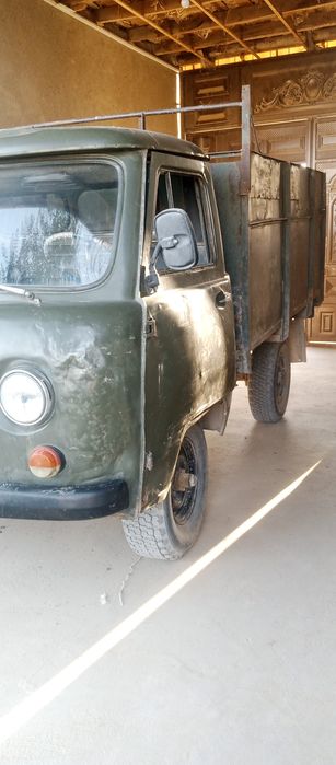 UVaz mashinasi sotiladi