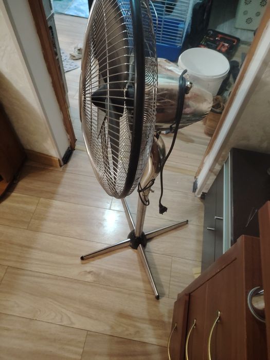 Напольный вентилятор