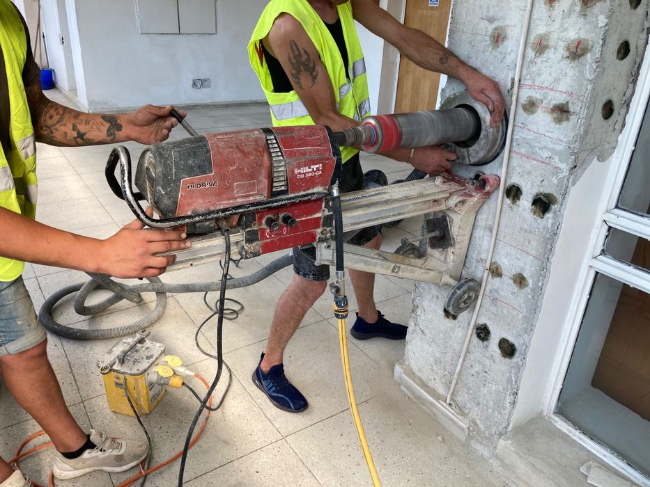 Tăiat beton, decupaje beton pardoseli, usi ferestre, carotare.