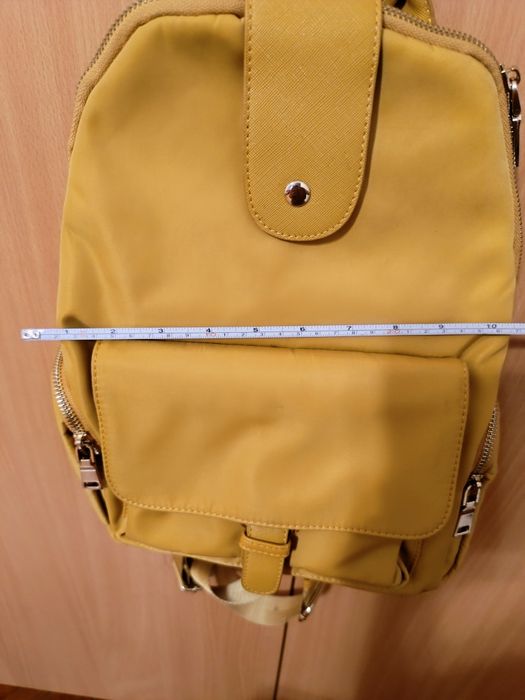 Дамска чанта – раница, цвят горчица