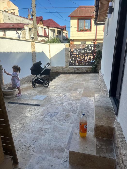 Închiriez casă zona Dacia