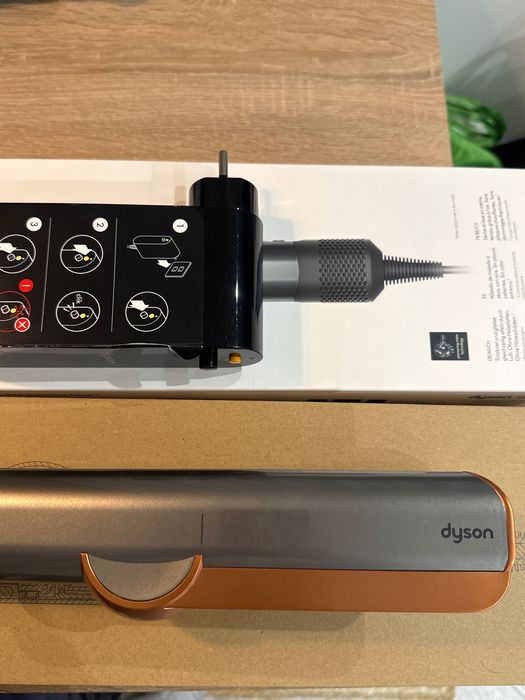 Dyson airstrait преса