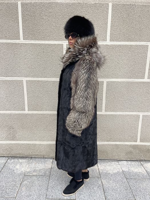 Haina din blana naturala de vizon negru cu maneci si gluga de vulpe