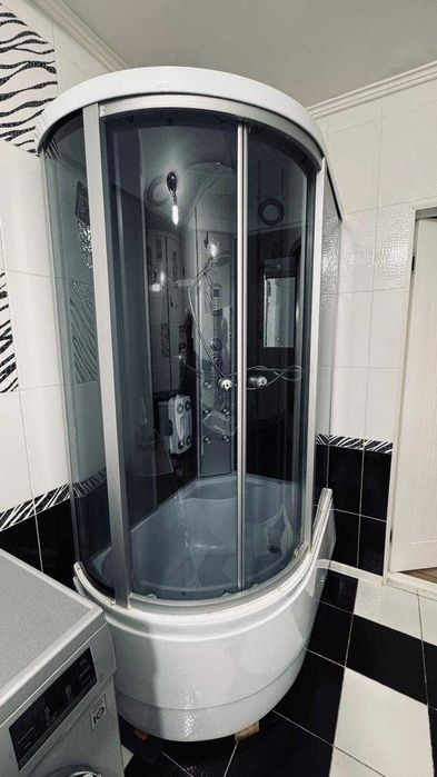 Душевая кабинка с массажем