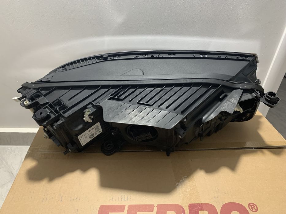 Far stanga VW Touareg 3 CR7 Full LED Matrix Origine Europa