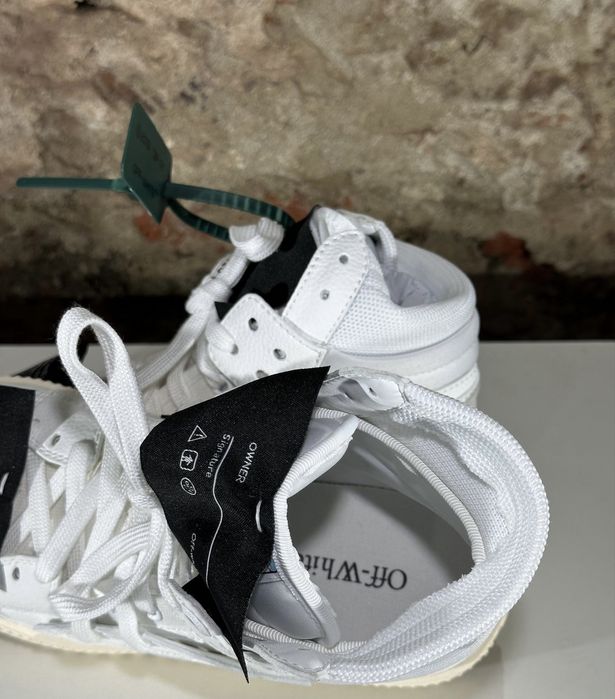 Off-white cort..