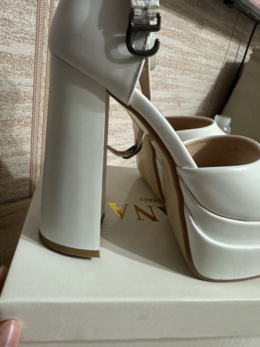 Продам туфли 35-36р