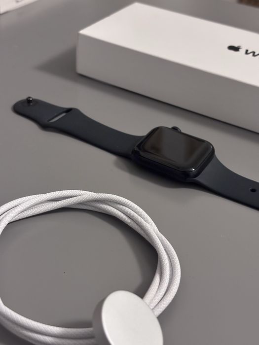 Apple Watch SE (2025), GPS, Carcasa Midnight Aluminium 40mm, Midnight Sport Band - S/M