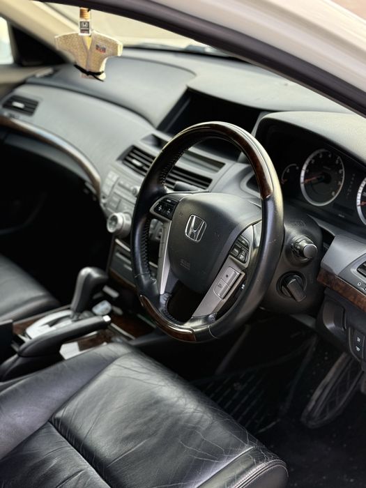 Продам Honda Inspire