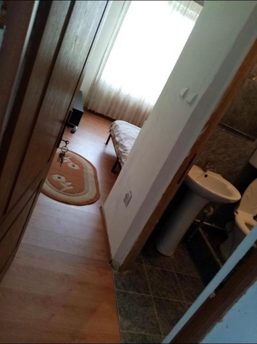 Cameră stil garsonieră, zona Ford, 1300 lei (incluse utilitățile).