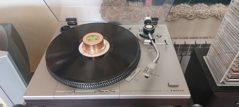 Продам Sanyo 30 серия