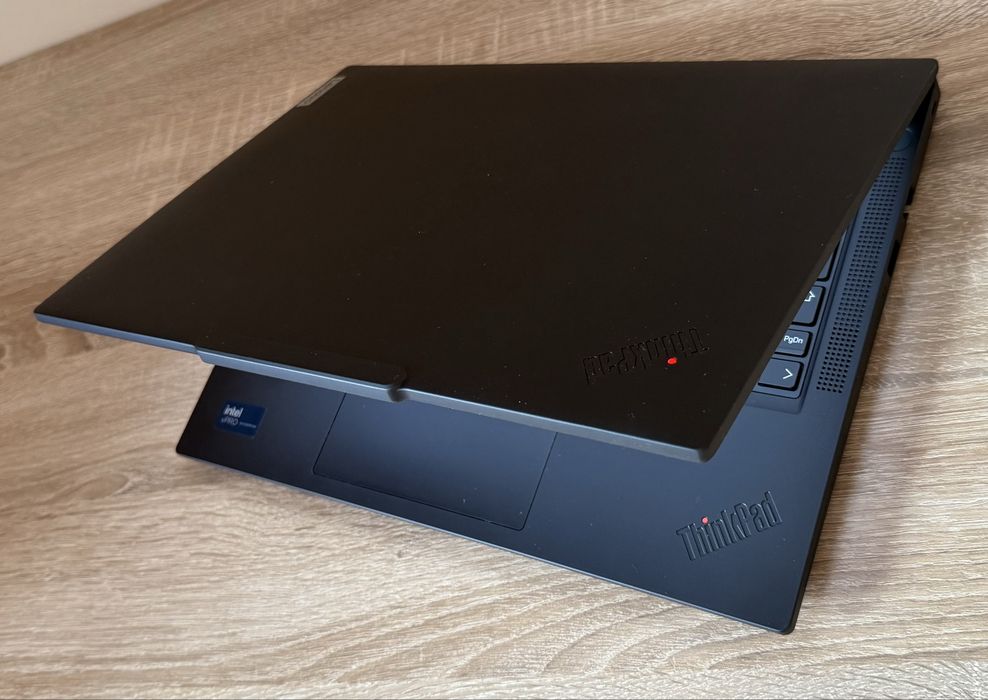 Lenovo Thinkpad T14 Gen5 Ultra 5 135U 32GB ram 512GB ! CA NOU