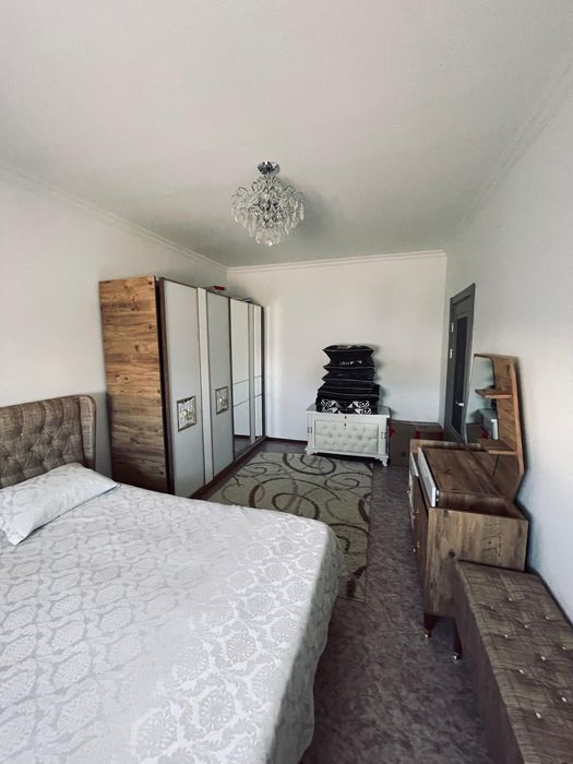 Продаю спальный гарнитур