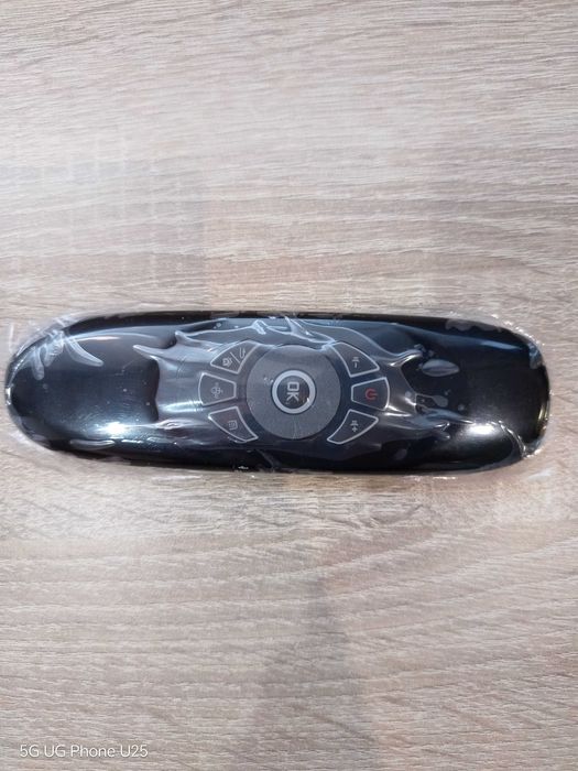 Дистанционно мишка и клавиатура в едно