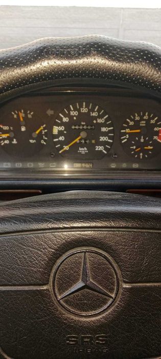 Продам машину Мерседес Е 124