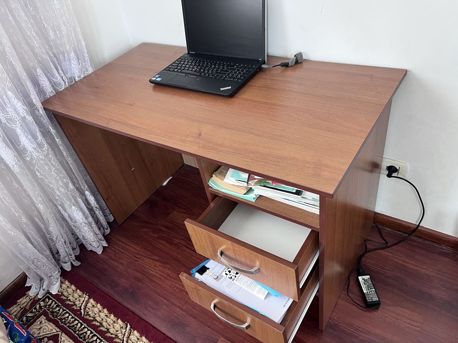 Продам письменный компьютерный стол