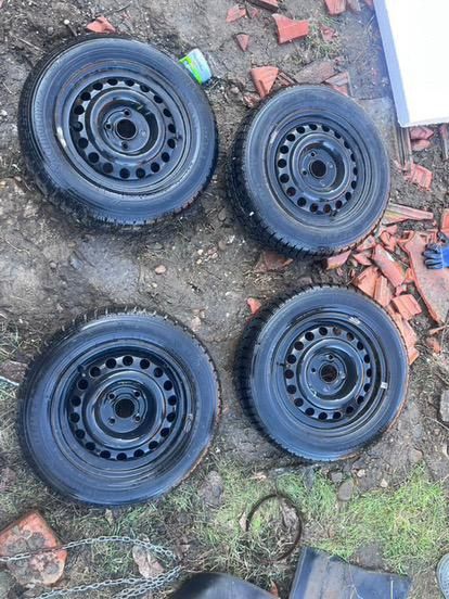 Продавам зимни гуми с джанти 14ки