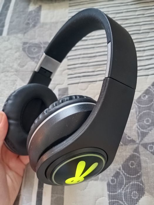 Светящиеся беспроводные наушники