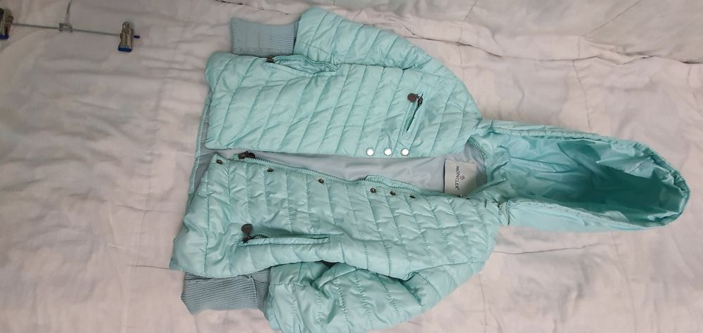 Димисезонная  куртка  для девочки L
