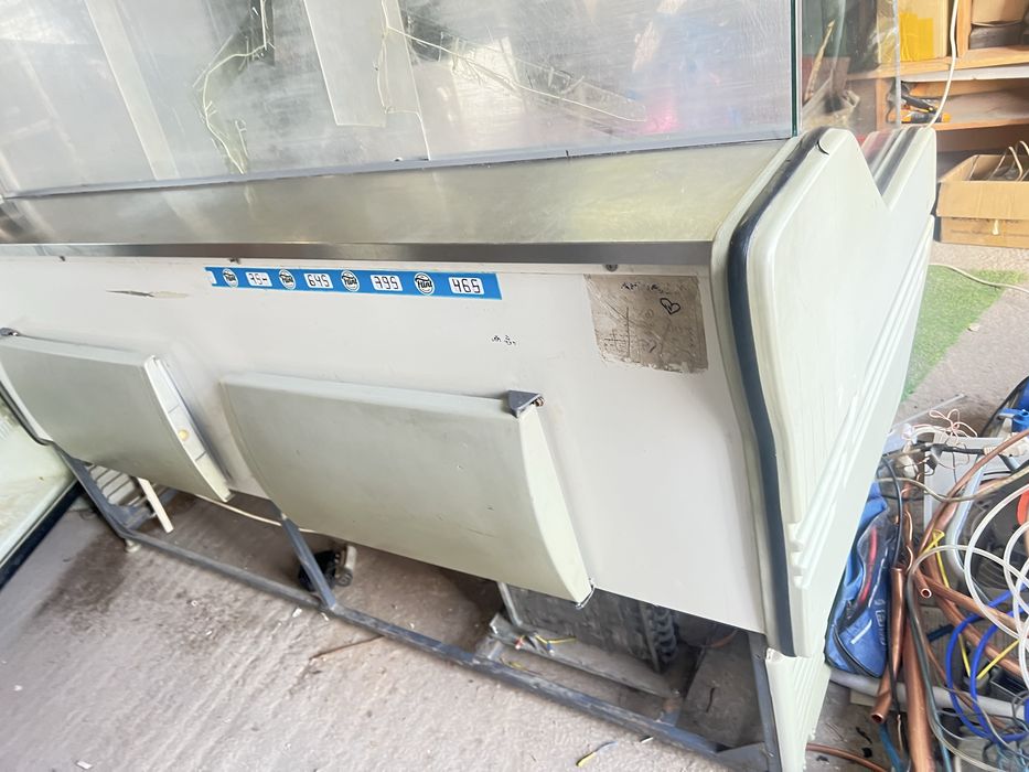 Продам холодильник витринный колбасный