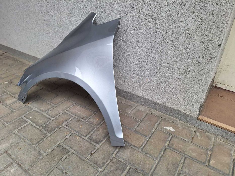 Aripa Fata Stanga VW Golf 5 V Plus 2005-2009 Vopsita Gri