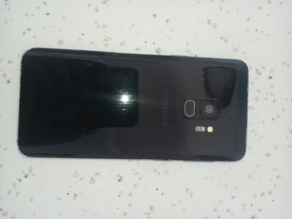 Телефон Самсунг S9