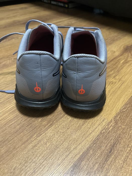 Продавам стоножки Nike Tiempo Legend 10 Club TF