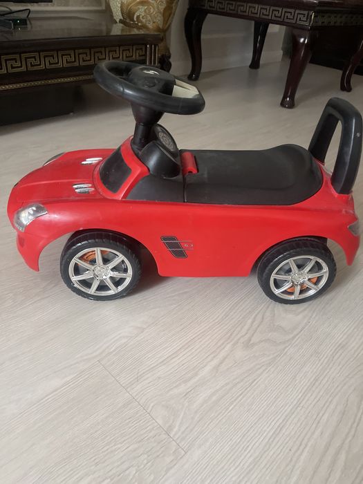 Продам машинку толокар