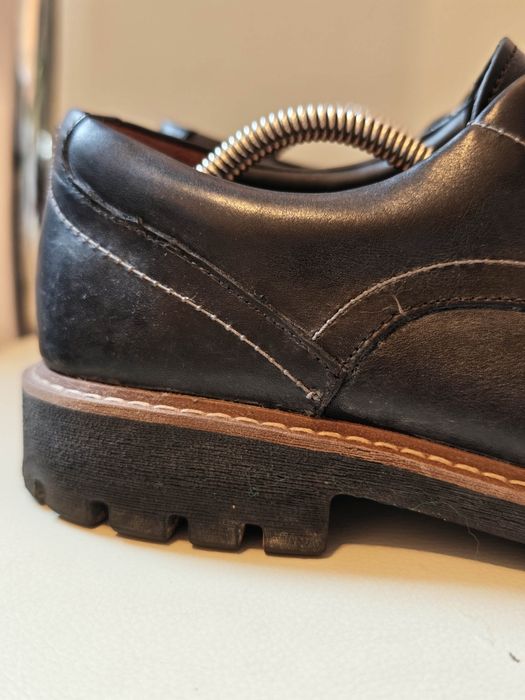 Обувки Clarks 

Кожени обувки Batcombe Hall тип Derby,