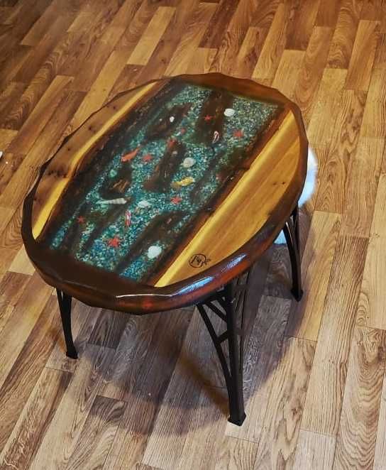 Столик маленький с эпоксидной смолой