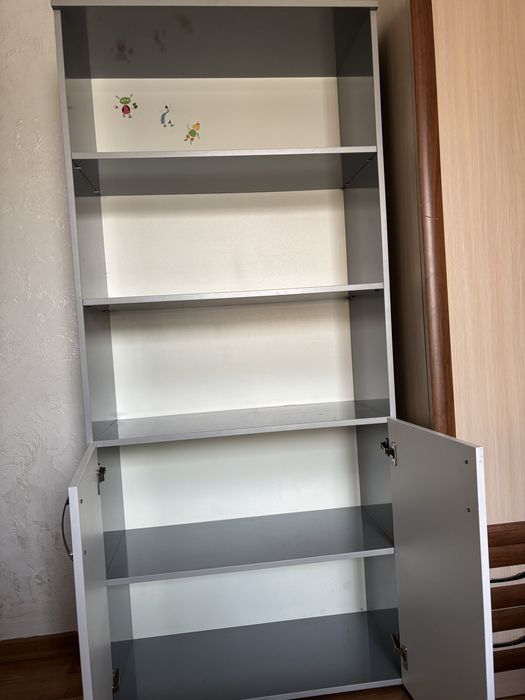 Продается шкаф в хорошем состояни……………………………………………………………………………………………..