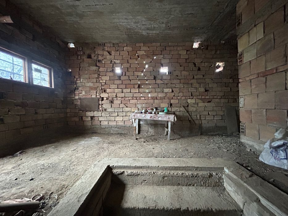 Къща на 2 етажа с мазе, гараж и кладенец – с. Крушето