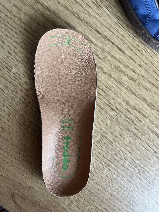 Чисто нови кожени обувки Froddo размер 24