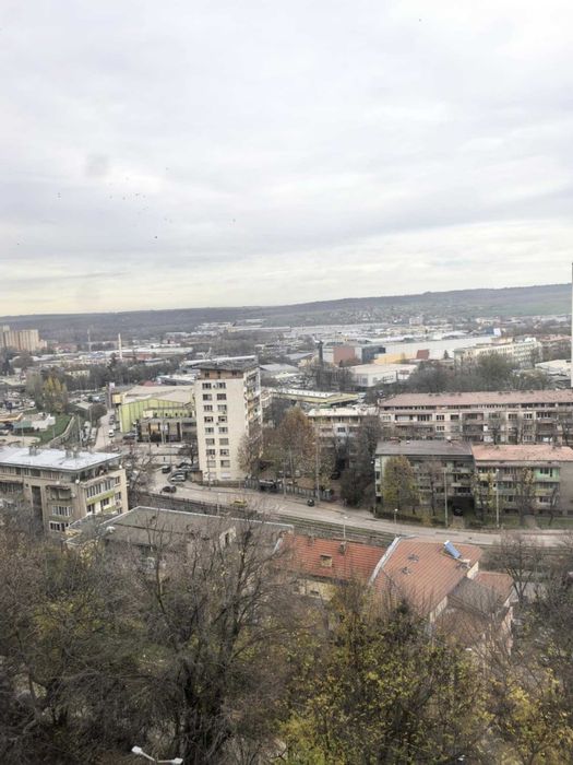 широк център -  тристаен