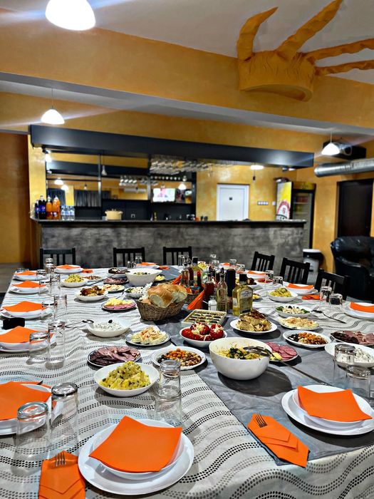 Дава се под наем Заведение в с. Добрина, Област Варна - 569 кв.м за 153 € - Снимка #6